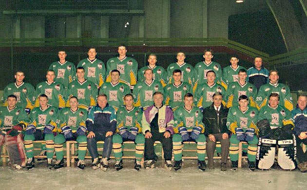 Evgeni Romasko (back row, second from left) and THK Tver of Russia's VHL.
